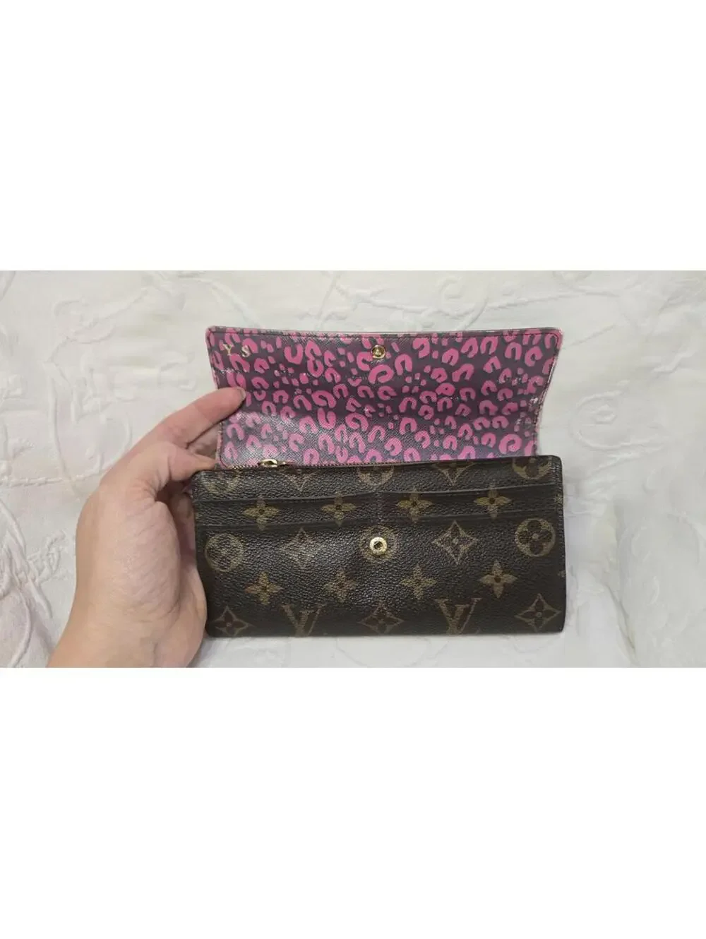Louis Vuitton Monogram Sarah Wallet – Limited Edition w-COA